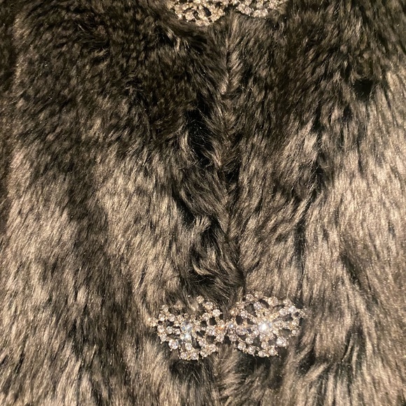 American Glamour by Badgley Mischka Faux Fur Vest with bling buttons - Picture 4 of 5